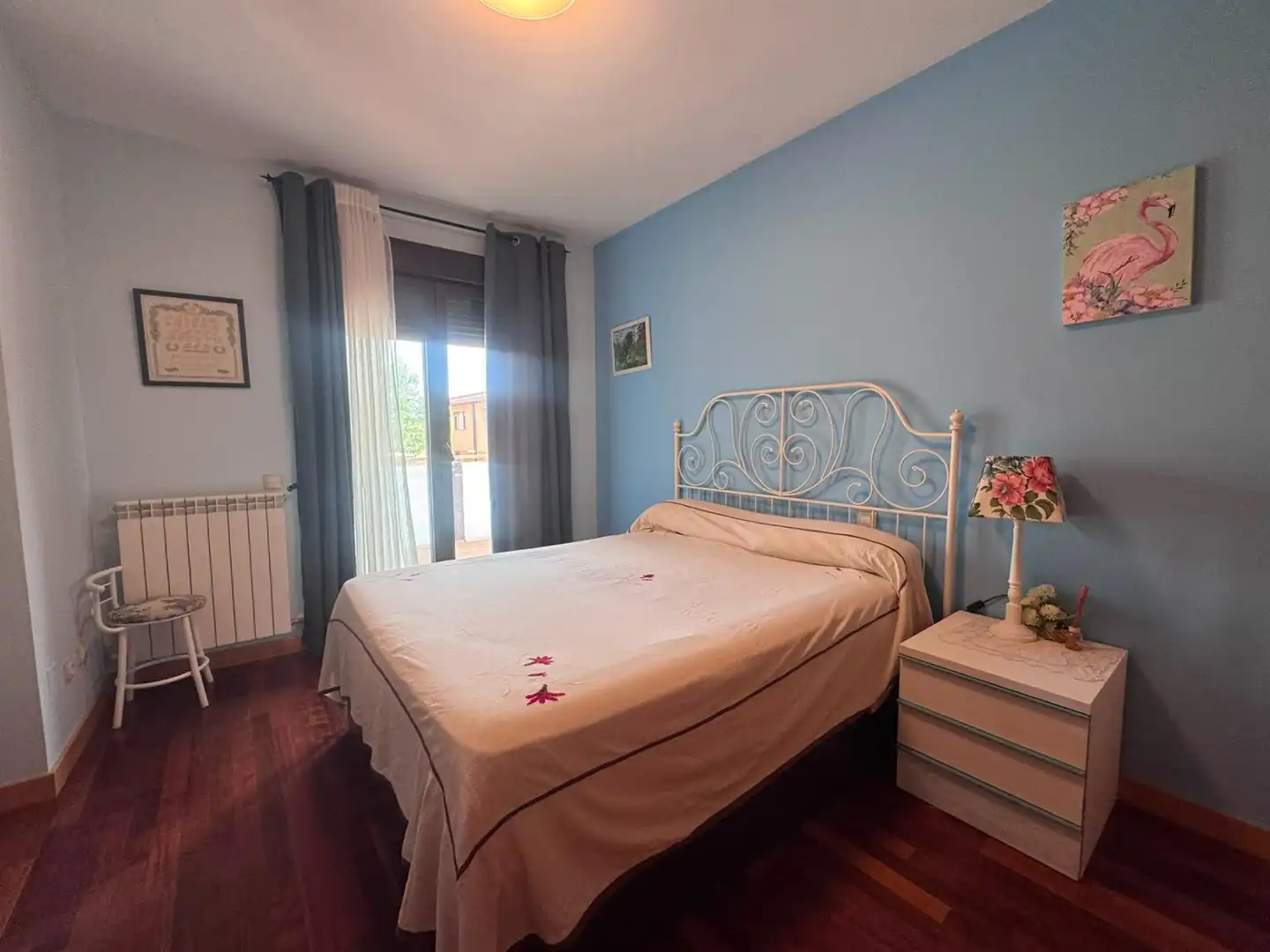 Habitación de Casa adosada en venta en Yebes con Calefacción, Balcón y Piscina comunitaria