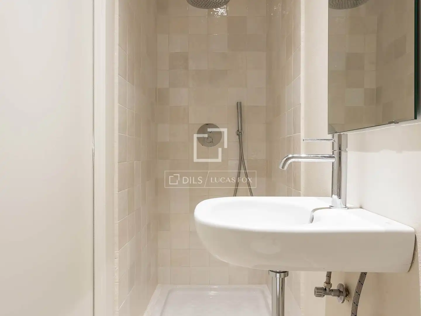Bathroom of Flat for sale in Barcelona  with Air Conditioner, Heating and Parquet flooring