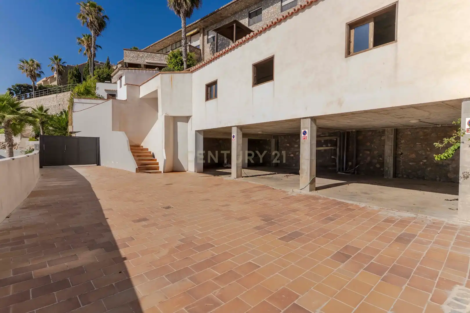 Exterior view of Houses for sale in Almuñécar  with Air Conditioner, Private garden and Storage room