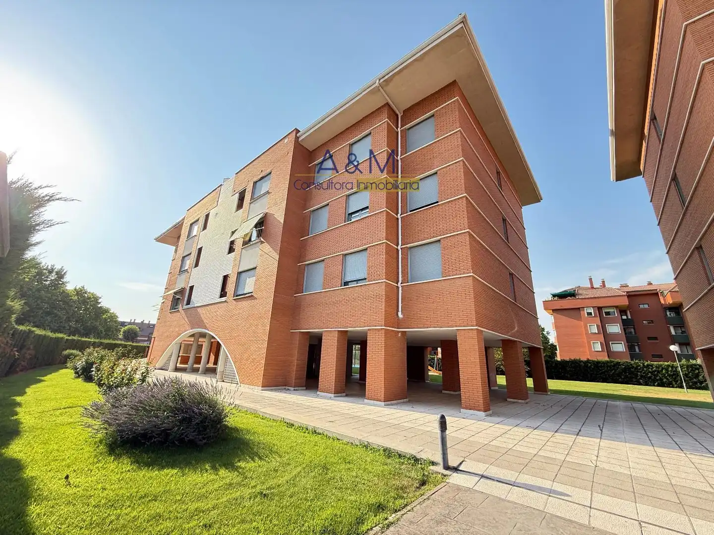 Vista exterior de Ático en venta en Valladolid con Calefacción, Parquet y Terraza