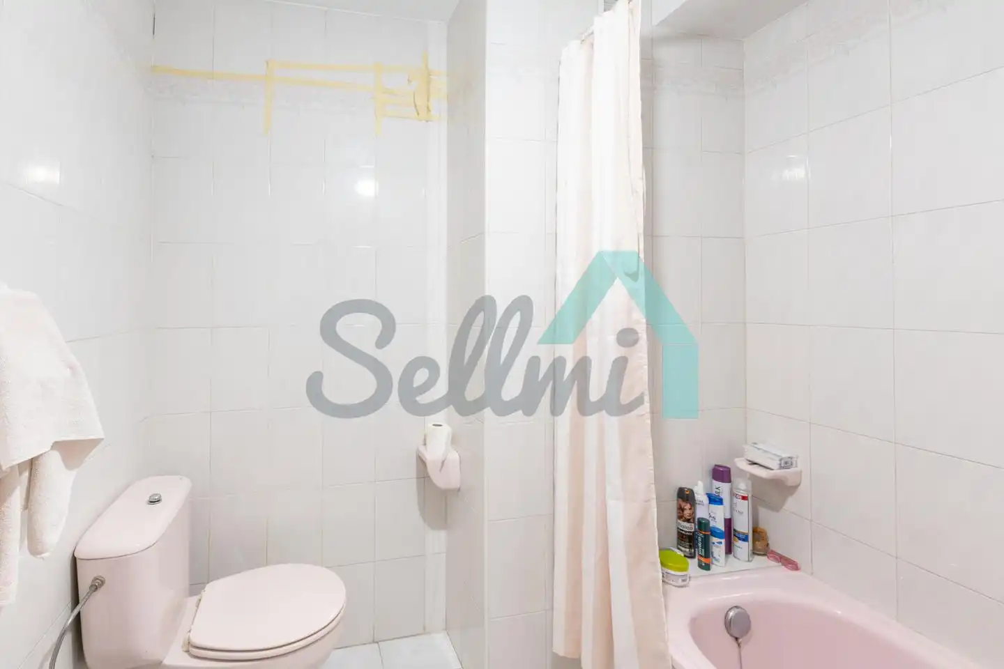Badezimmer von Wohnung zum Verkauf in Lena mit Heizung, Parkett und Terrasse