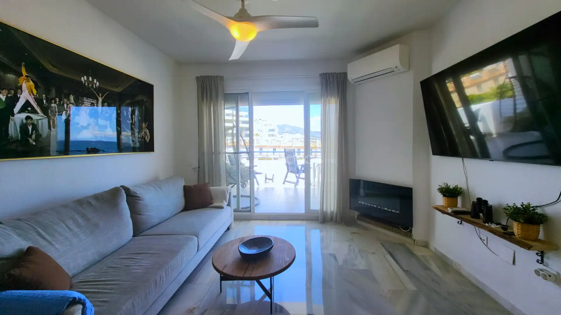Wohnzimmer von Einfamilien-Reihenhaus zum Verkauf in Mijas mit Klimaanlage, Heizung und Terrasse
