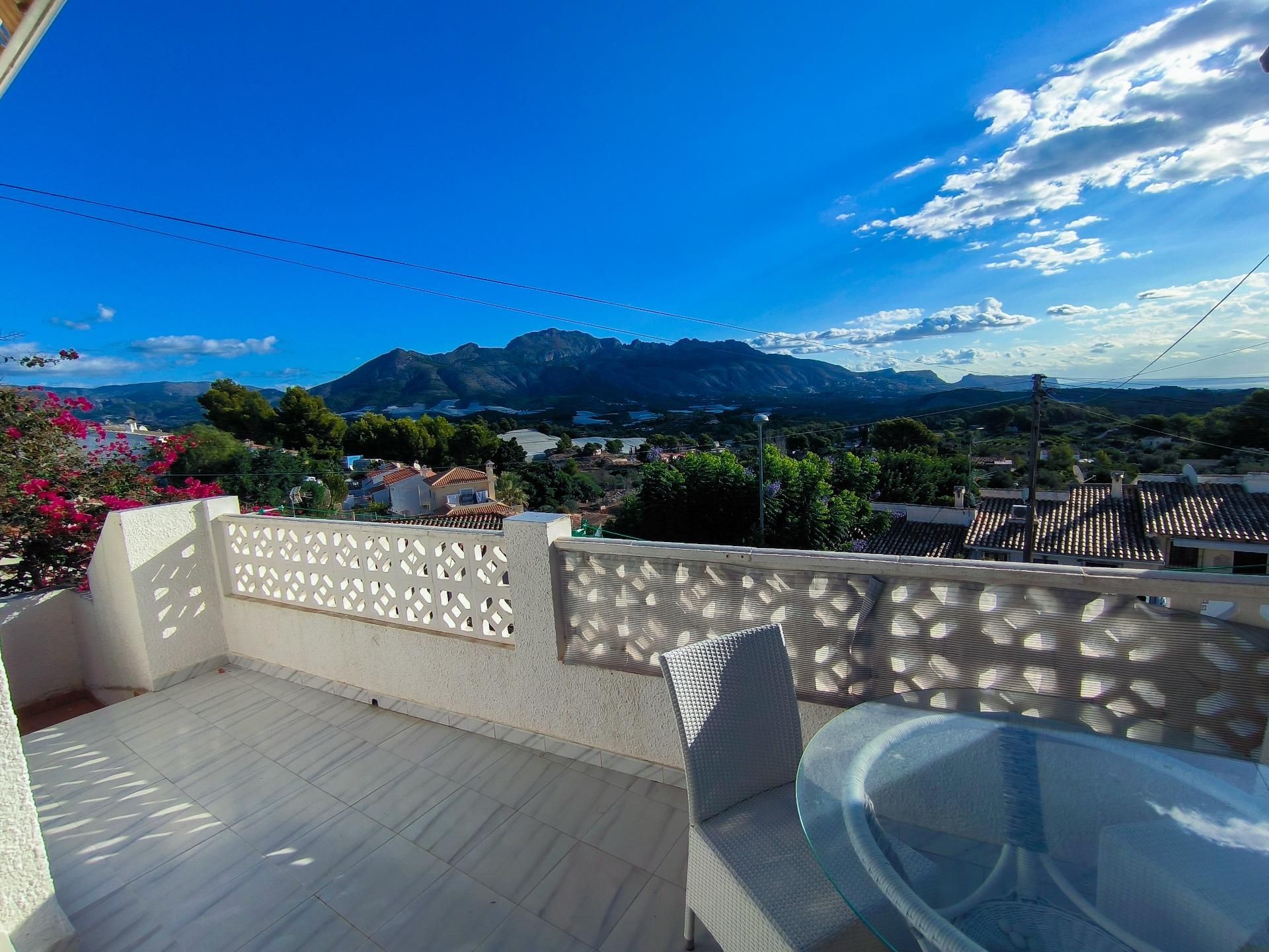 Exterior view of Single-family semi-detached for sale in La Nucia  with Private garden, Terrace and Storage room