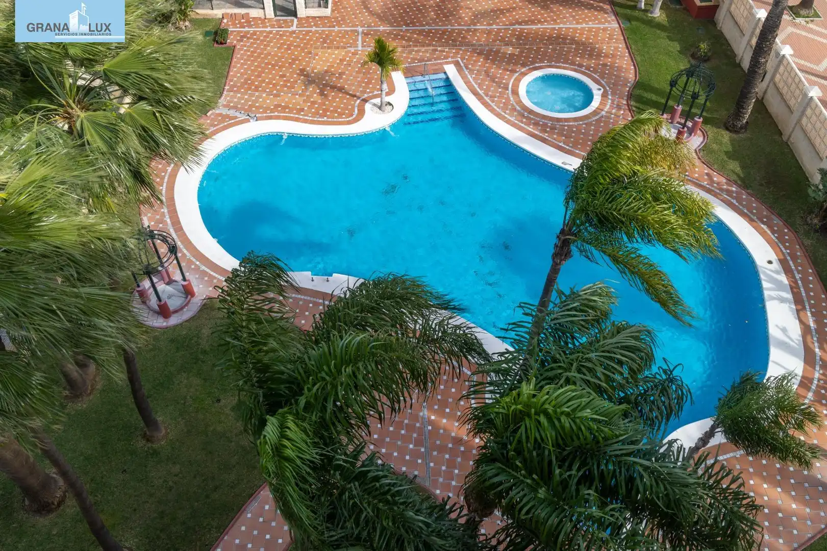 Piscina de Àtic en venda en Motril amb Jardí privat, Terrassa i Piscina comunitària
