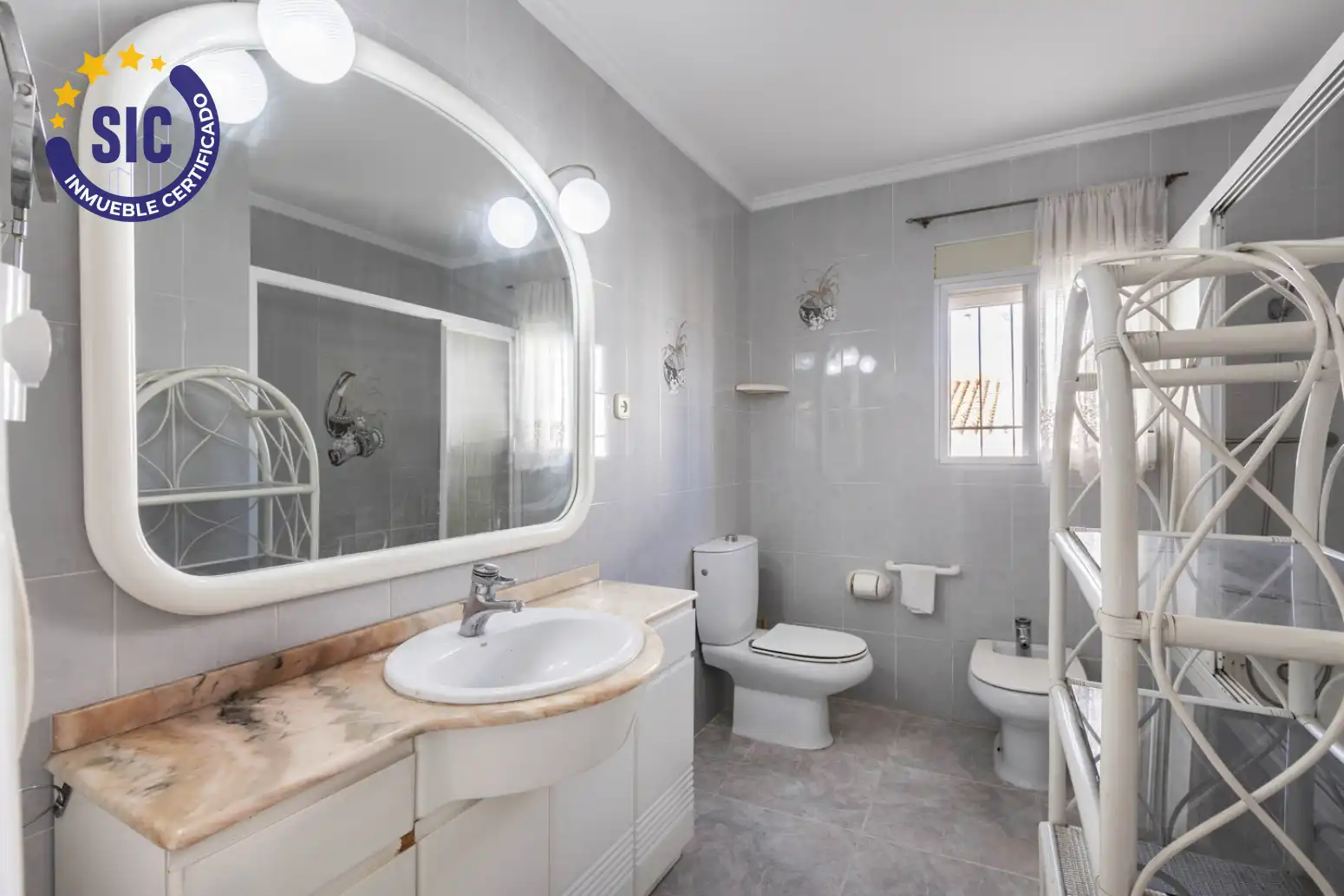 Bathroom of Houses for sale in L'Eliana  with Air Conditioner, Heating and Private garden