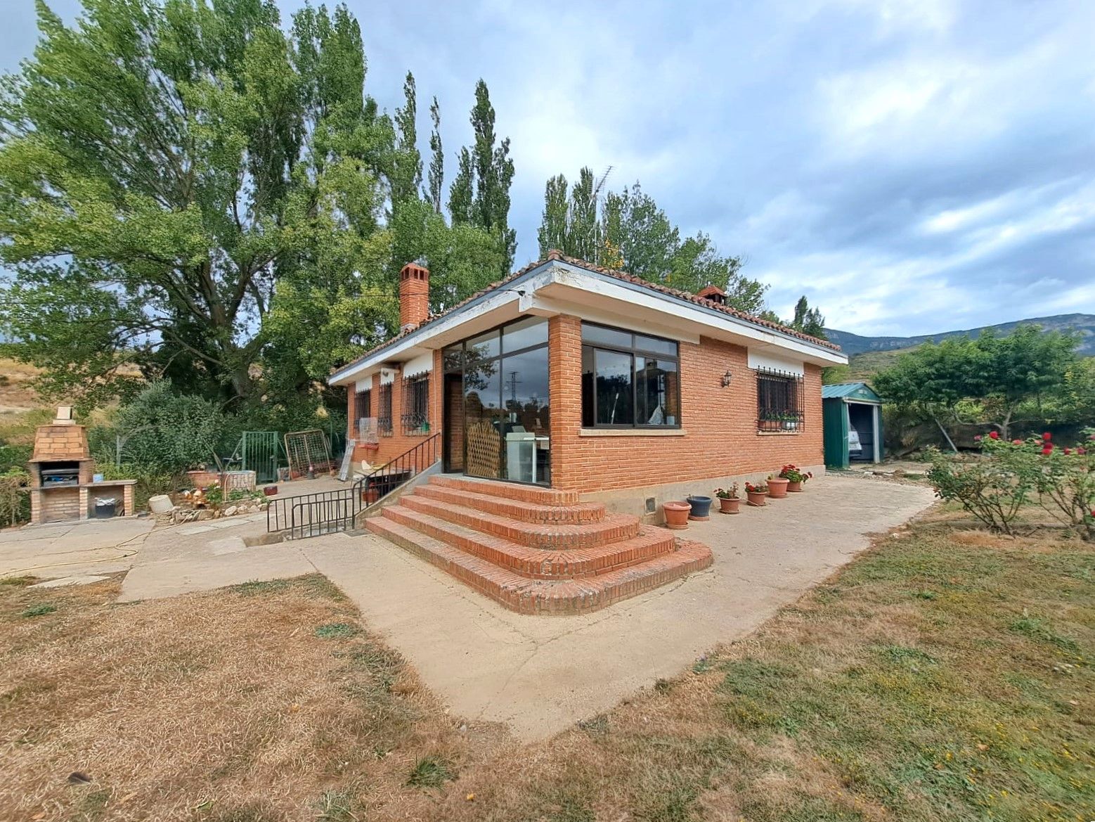 Vista exterior de Casa o xalet en venda en San Vicente de la Sonsierra amb Calefacció, Jardí privat i Moblat