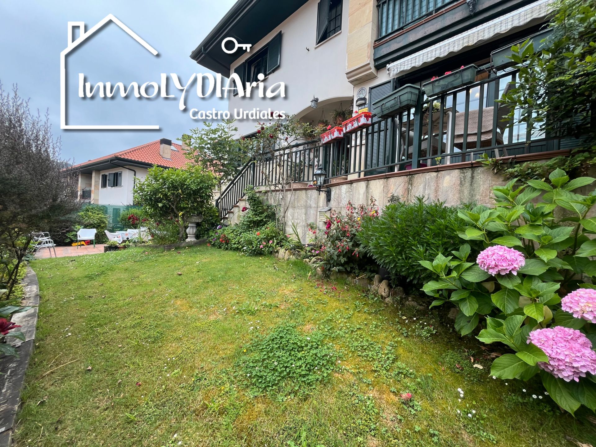 Exterior view of Houses for sale in Castro-Urdiales  with Heating, Private garden and Parquet flooring