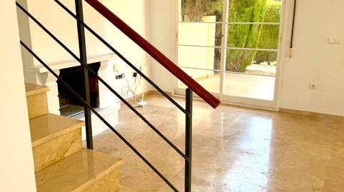 Foto 2 de Casa adosada en venta en Calle Sirio, 18, Los Naranjos, Málaga