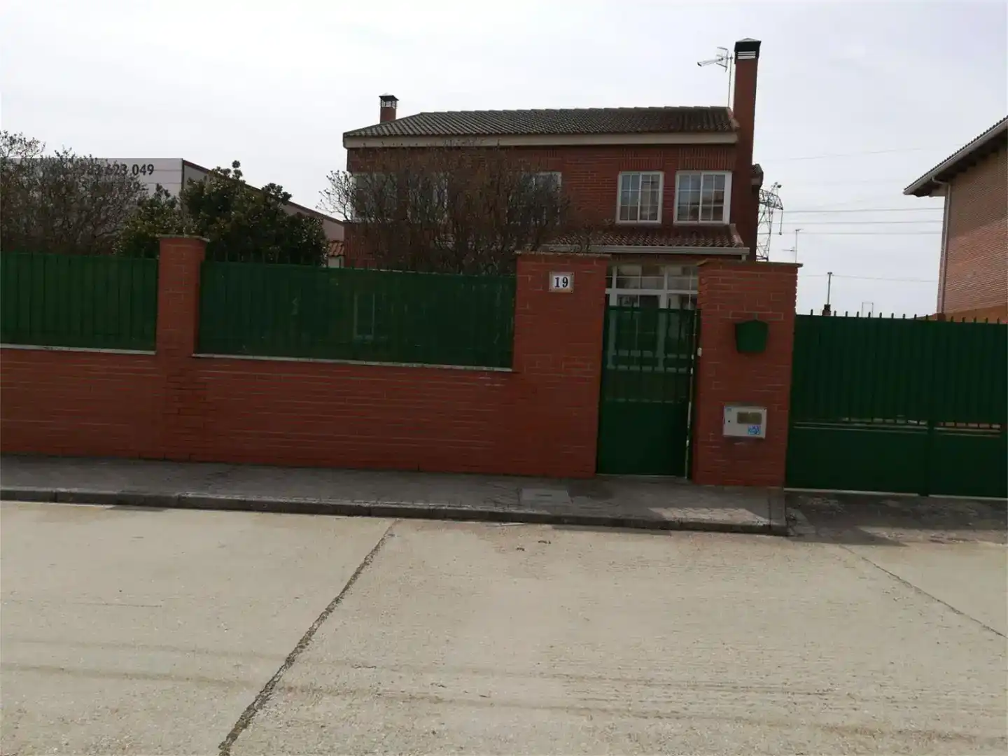 Vista exterior de Casa o xalet en venda en Olmedo amb Jardí privat i Moblat