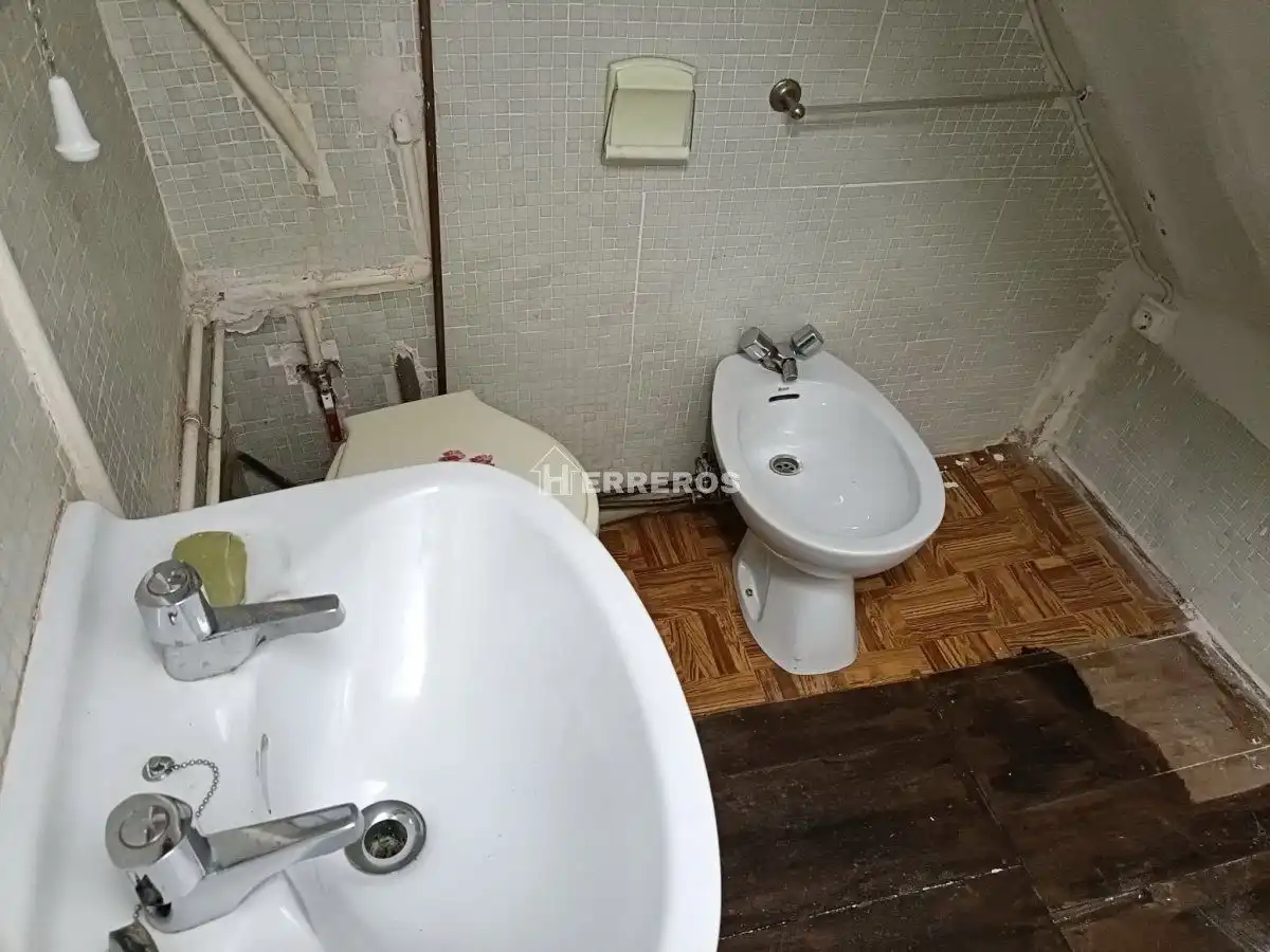 Baño de Casa o chalet en venta en Villanueva de Cameros con Calefacción, Trastero y Balcón