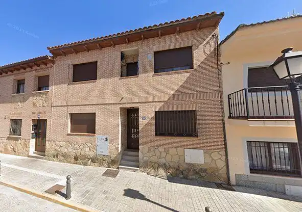 Außenansicht von Wohnung zum Verkauf in Navas del Rey mit Heizung