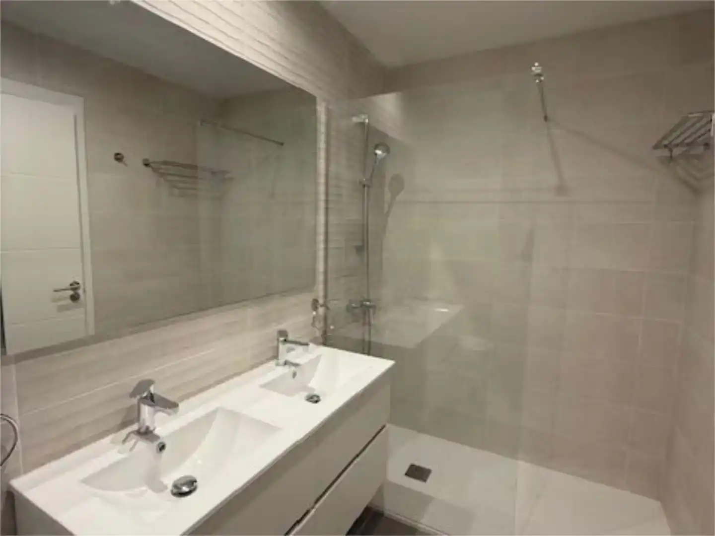 Bathroom of Houses for rent in Boadilla del Monte  with Air Conditioner, Private garden and Parquet flooring