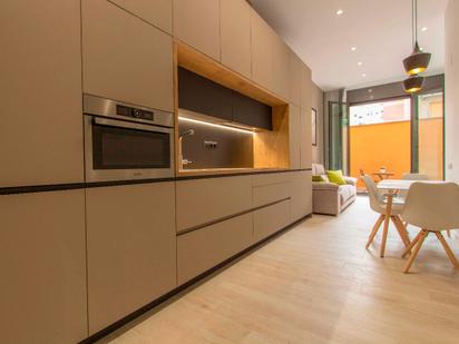 Cuina de Apartament de lloguer en  Barcelona Capital amb Aire condicionat, Calefacció i Parquet
