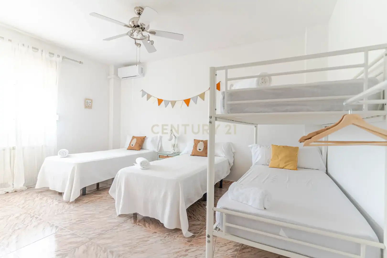 Habitación de Edificio en venta en Gójar