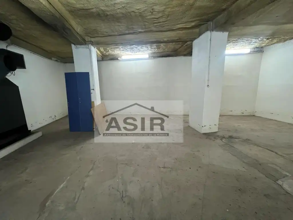 Nave industrial en venta en Corbera