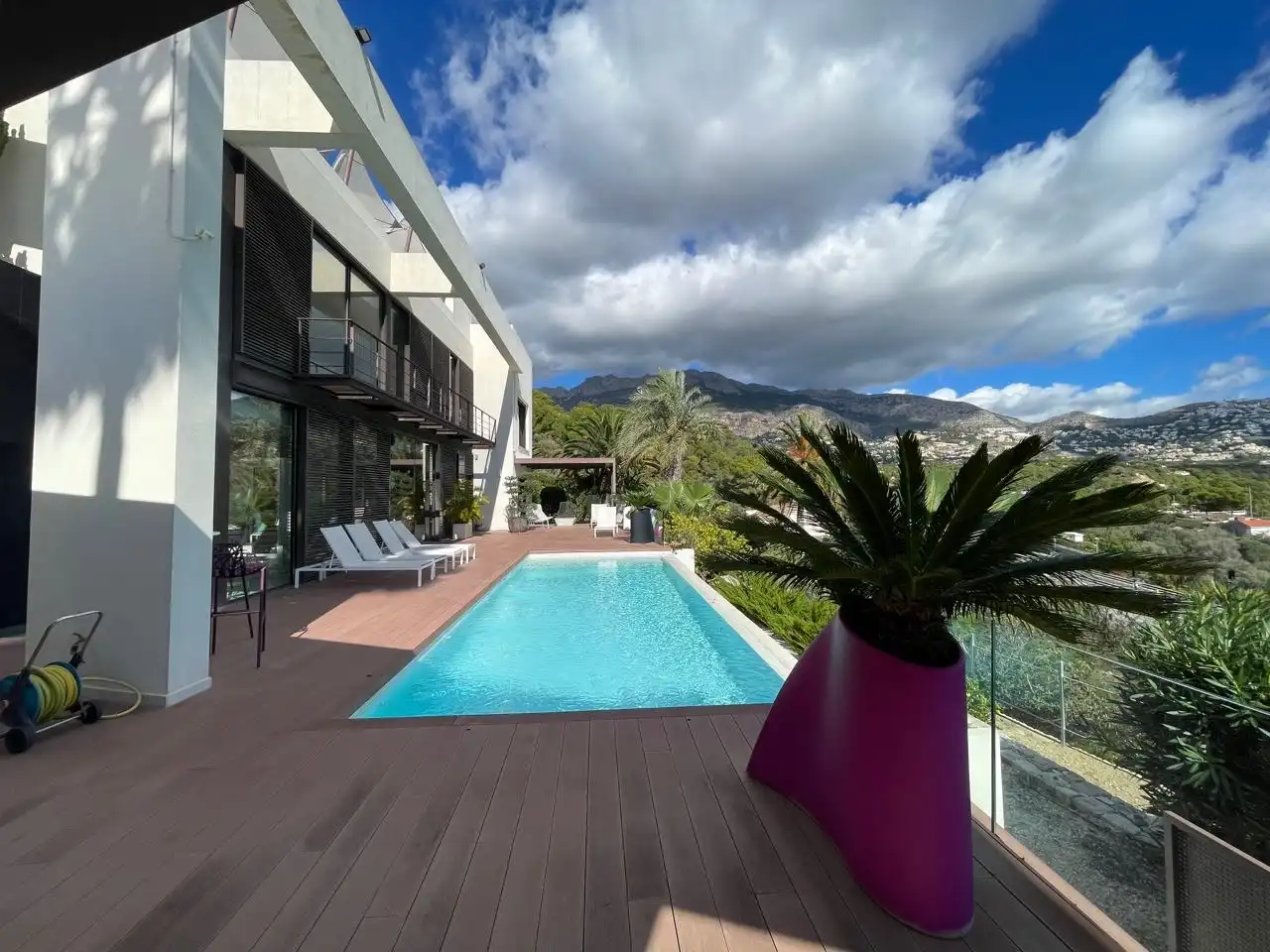 Vista exterior de Casa o chalet en venta en Benidorm con Piscina