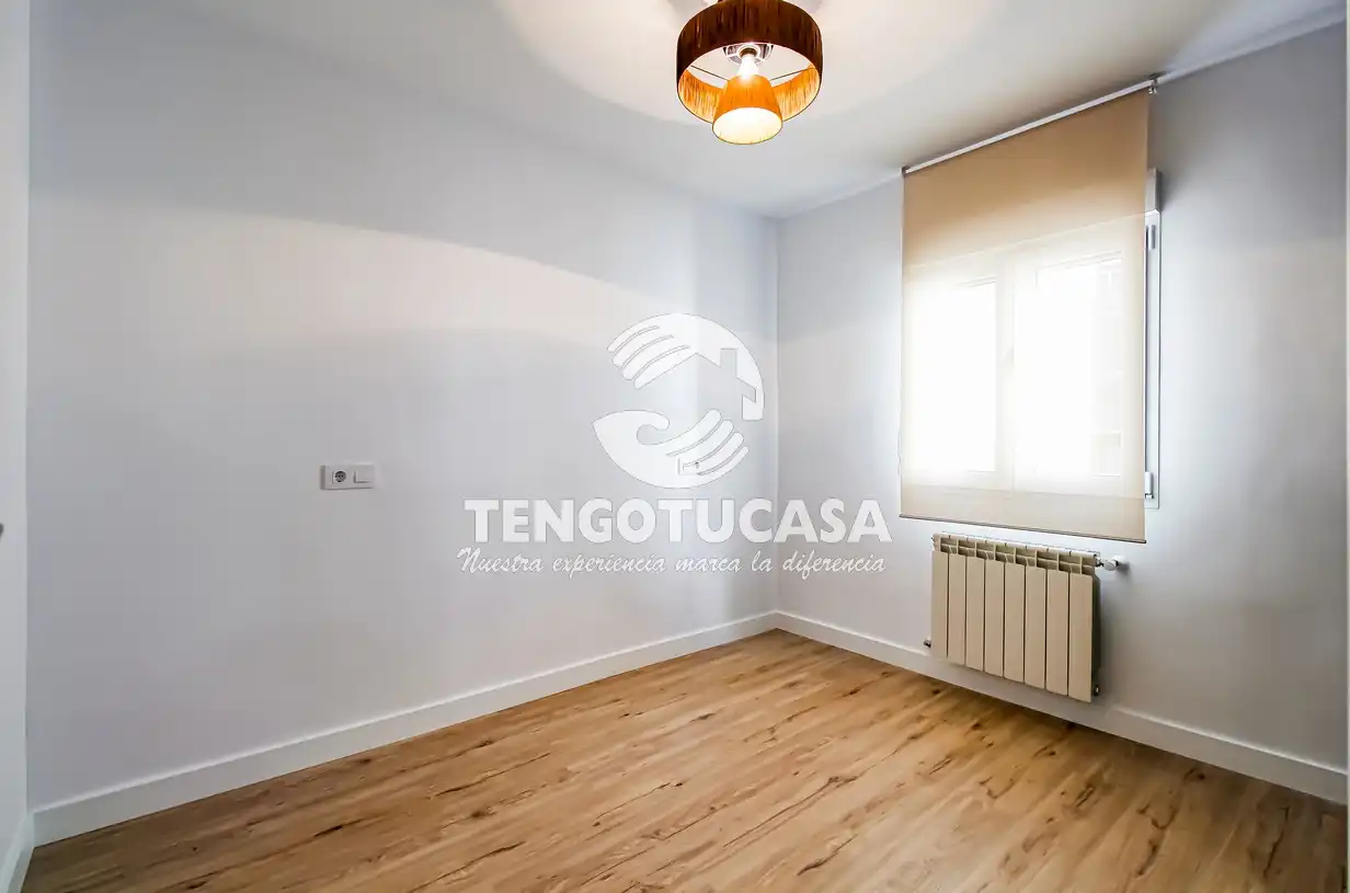 Bedroom of Flat for sale in Madrid  with Air Conditioner, Heating and Furnished
