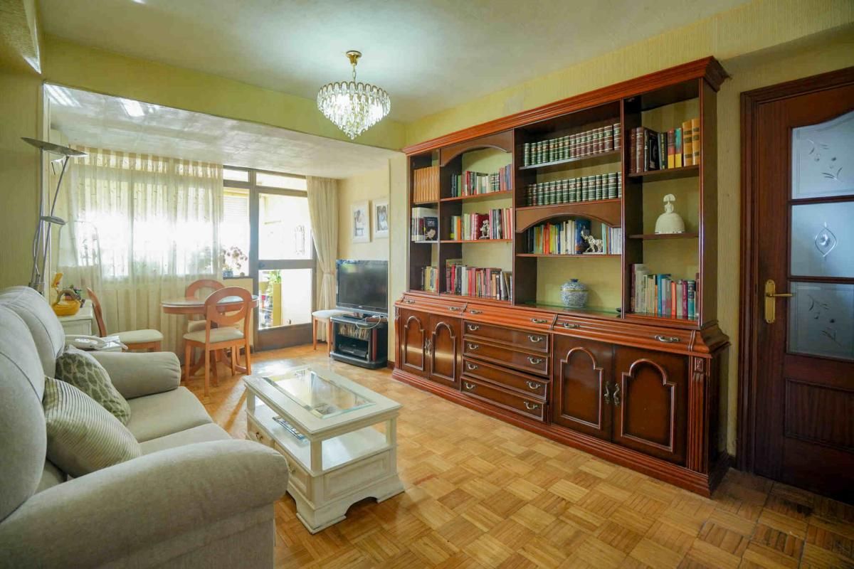 Sala de estar de Piso en venta en  Madrid Capital con Aire acondicionado, Jardín privado y Terraza