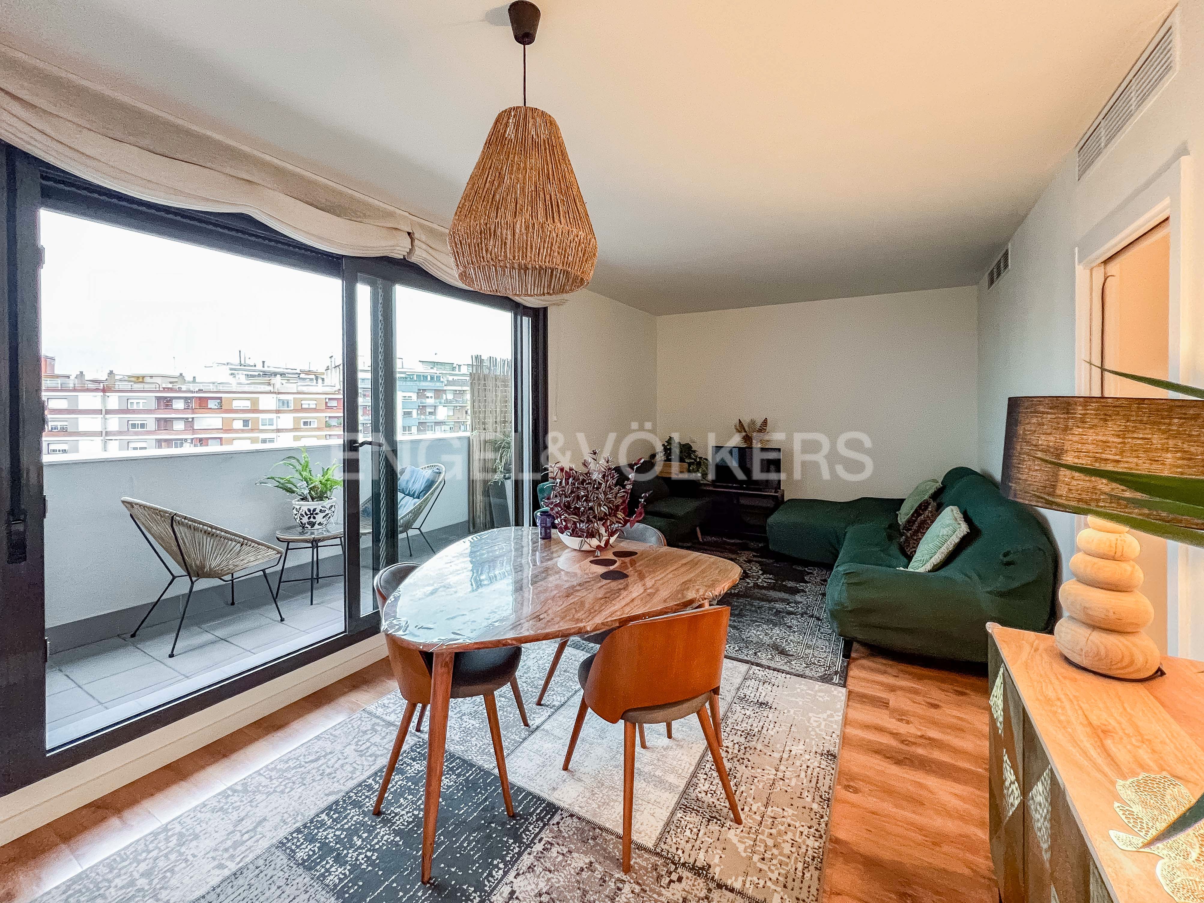 Exterior view of Apartment to rent in L'Hospitalet de Llobregat  with Air Conditioner, Heating and Parquet flooring