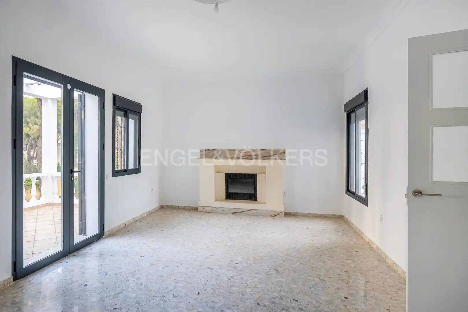 Sala d'estar de Casa o xalet en venda en Alcalá de Guadaira amb Calefacció, Jardí privat i Terrassa