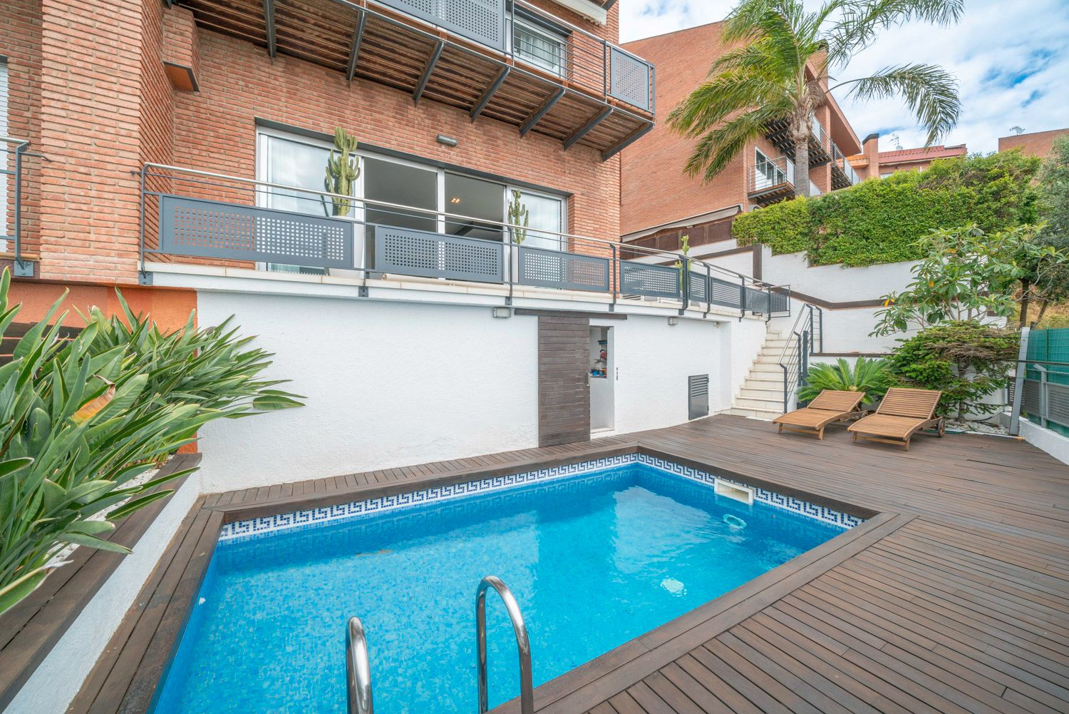 Piscina de Casa o xalet en venda en Calella amb Aire condicionat, Calefacció i Jardí privat