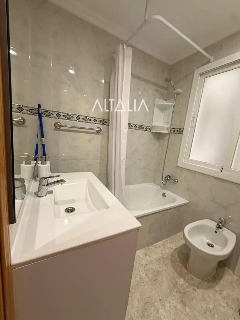 Bathroom of Flat for rent in Cuenca  with Heating and Furnished