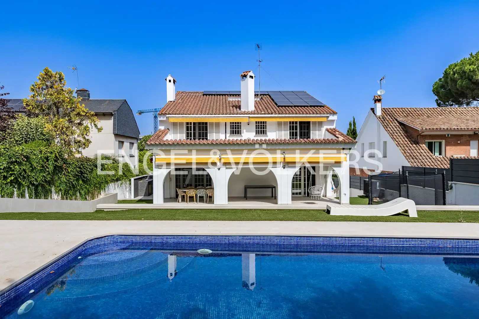 Vista exterior de Casa o xalet de lloguer en Sant Cugat del Vallès amb Aire condicionat, Calefacció i Jardí privat