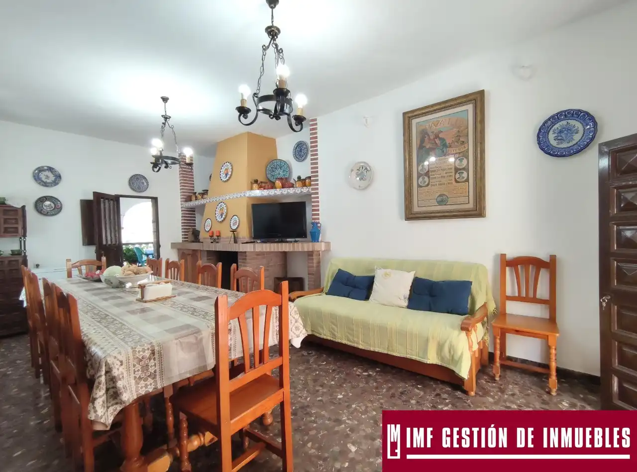 Finca rústica en venta en Canillas de Aceituno con Jardín privado, Terraza y Amueblado