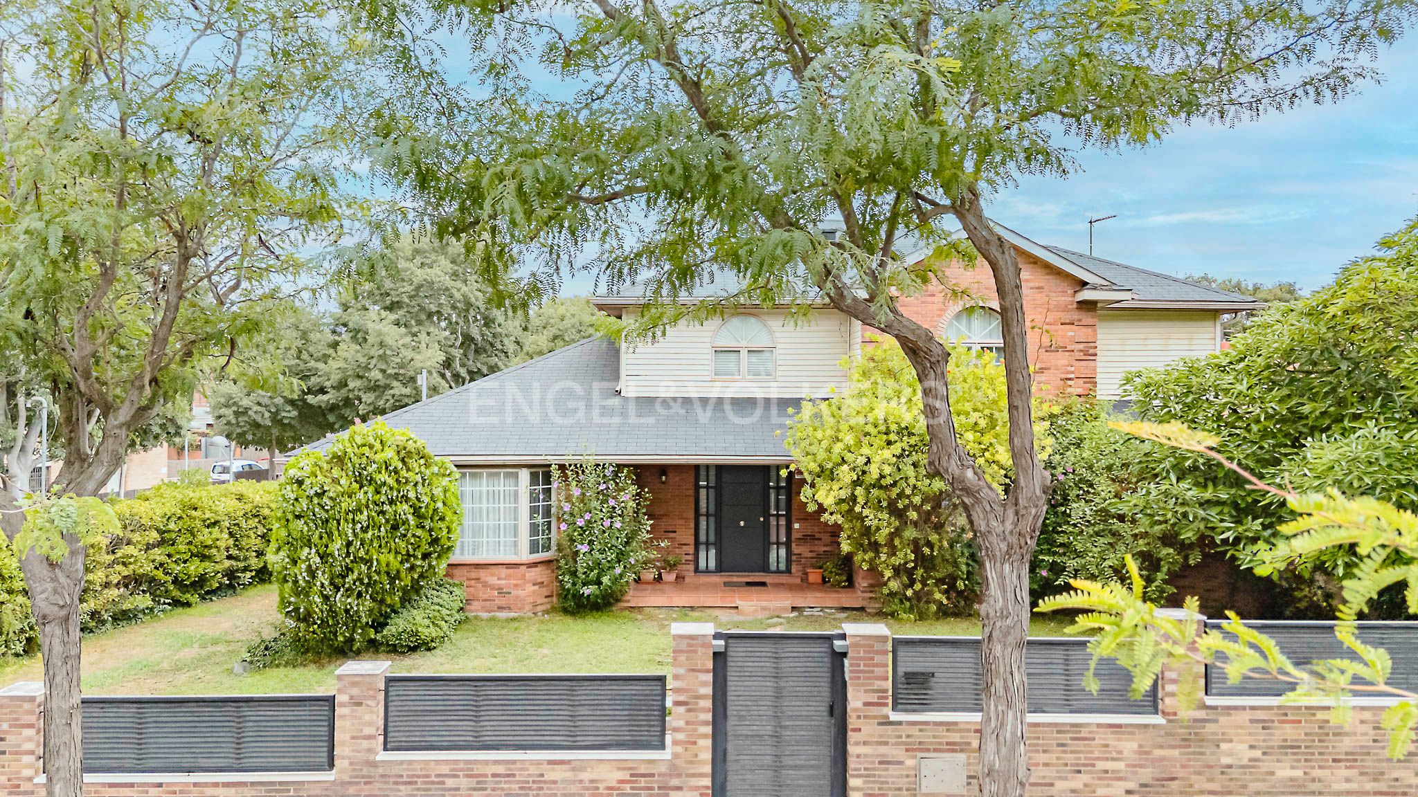 Exterior view of House or chalet for sale in Sant Cugat del Vallès  with Air Conditioner, Heating and Private garden