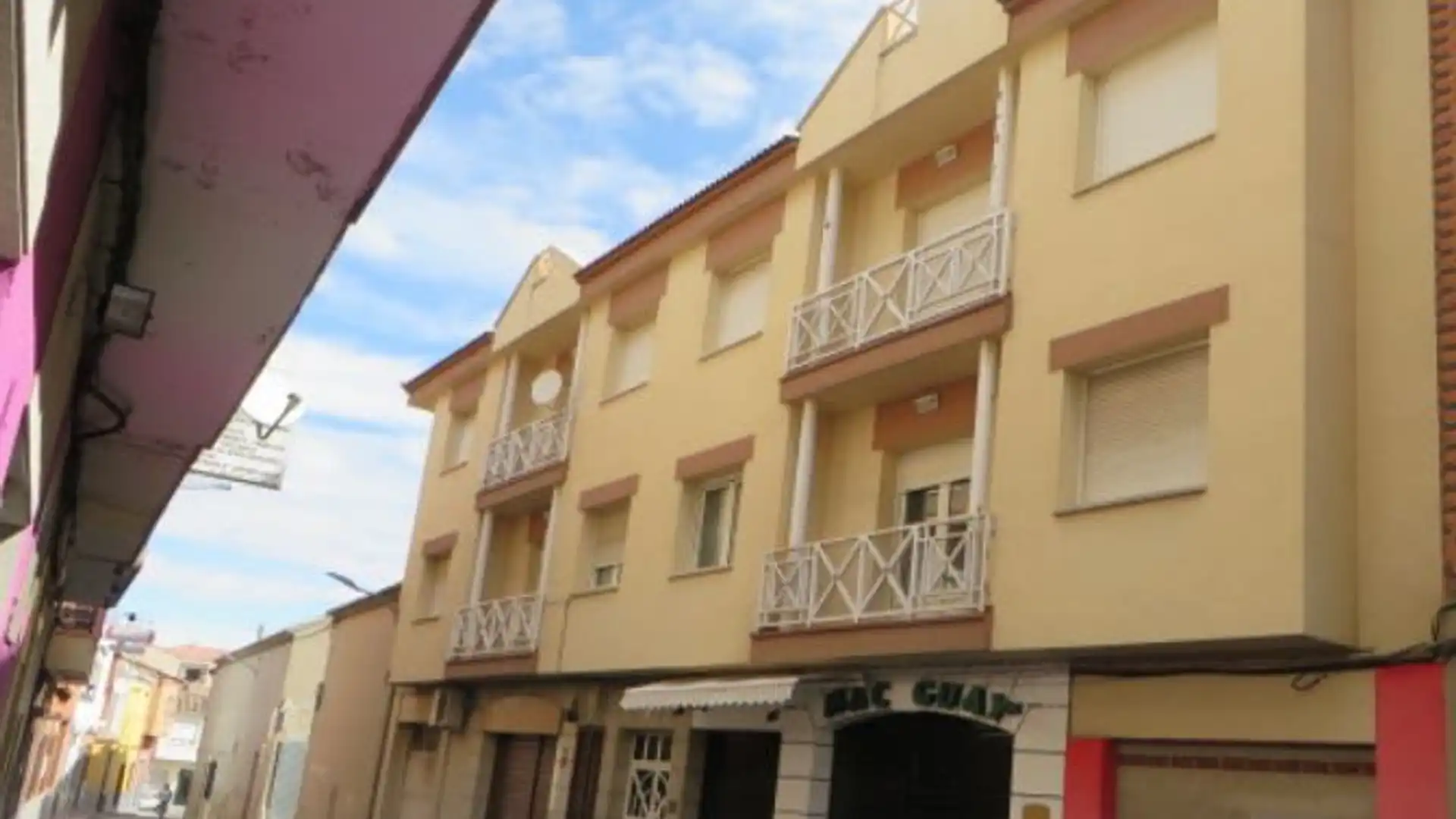 Vista exterior de Garatge en venda en Mora