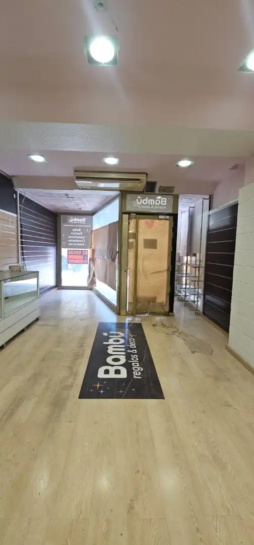 Business premises for sale in Avenida Primero de Mayo, imagen 2