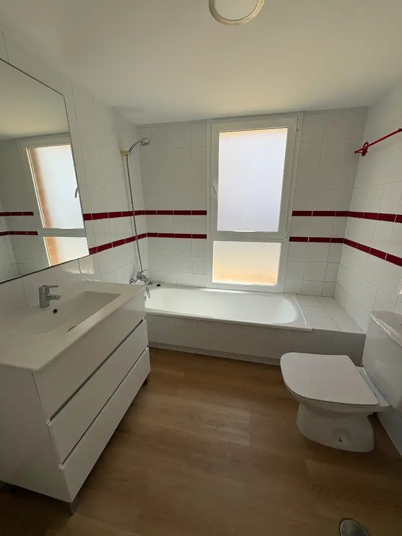 Badezimmer von Wohnung zur Miete in Málaga mit Gemeinschaftspool