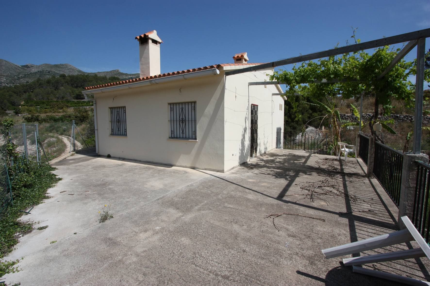 Außenansicht von Country house zum verkauf in Orba mit Terrasse