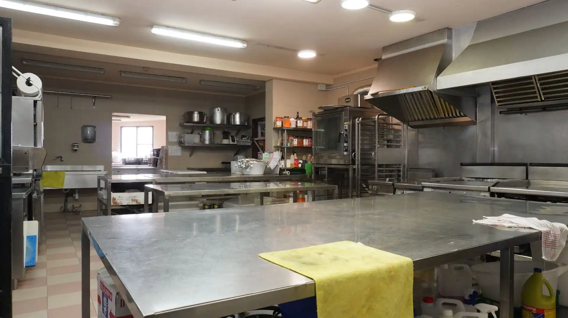 Küche von Fabrikhallen zum Verkauf in Motril
