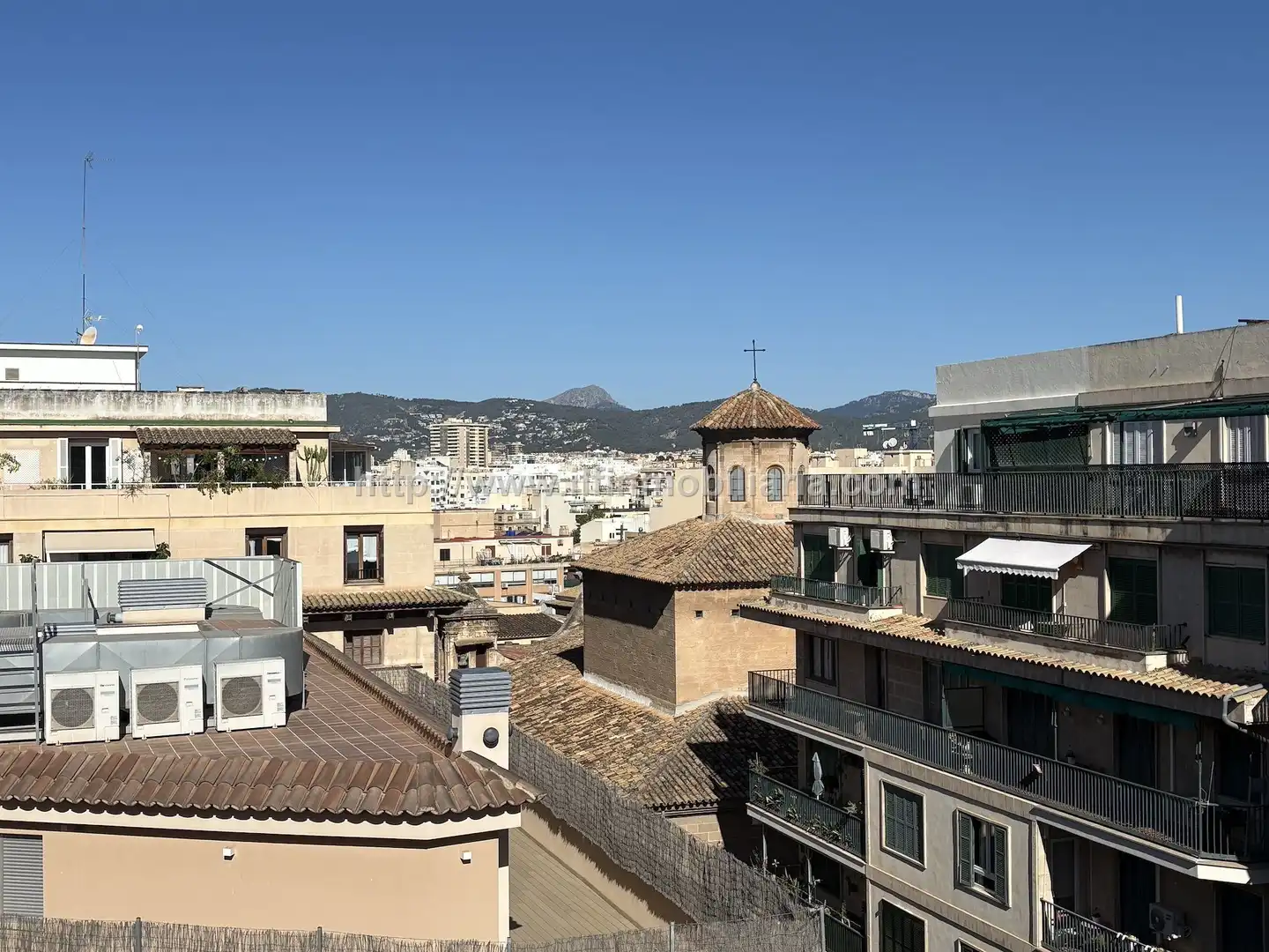 Außenansicht von Dachboden zum Verkauf in  Palma de Mallorca mit Klimaanlage, Terrasse und Fernseher
