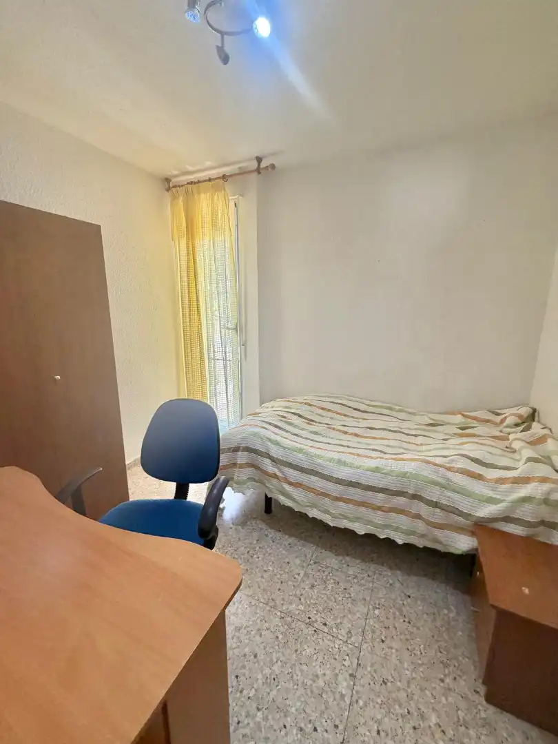Dormitori de Pis en venda en Jaén amb Aire condicionat, Moblat i Balcó