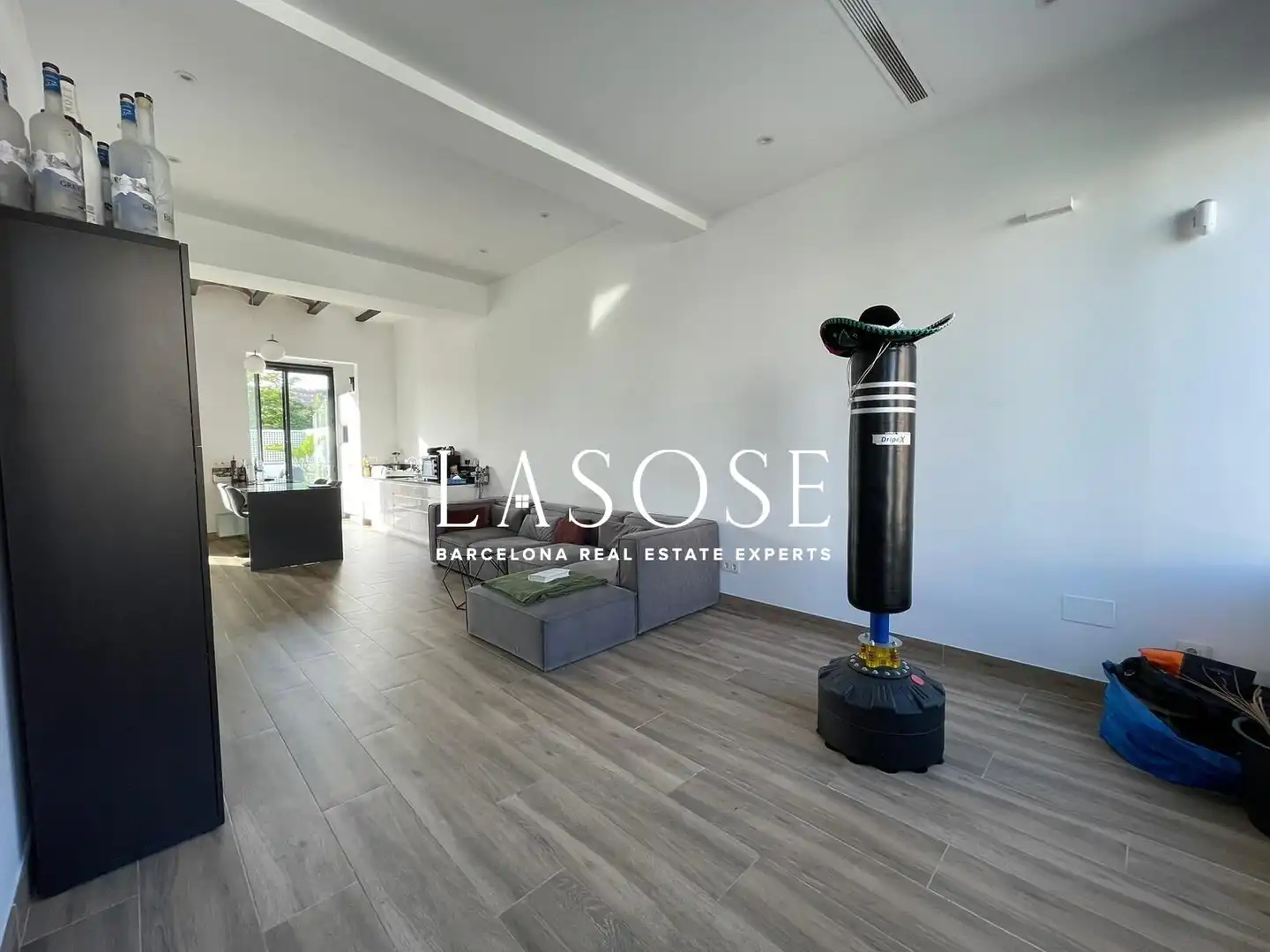 Sala d'estar de Casa o xalet en venda en Barcelona amb Aire condicionat, Calefacció i Terrassa