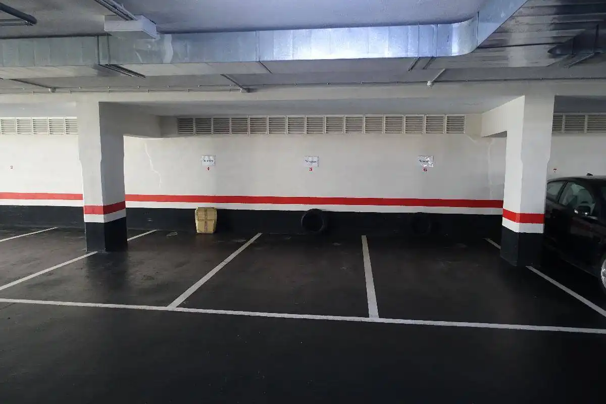 Aparcament de Oficina de lloguer en Leioa
