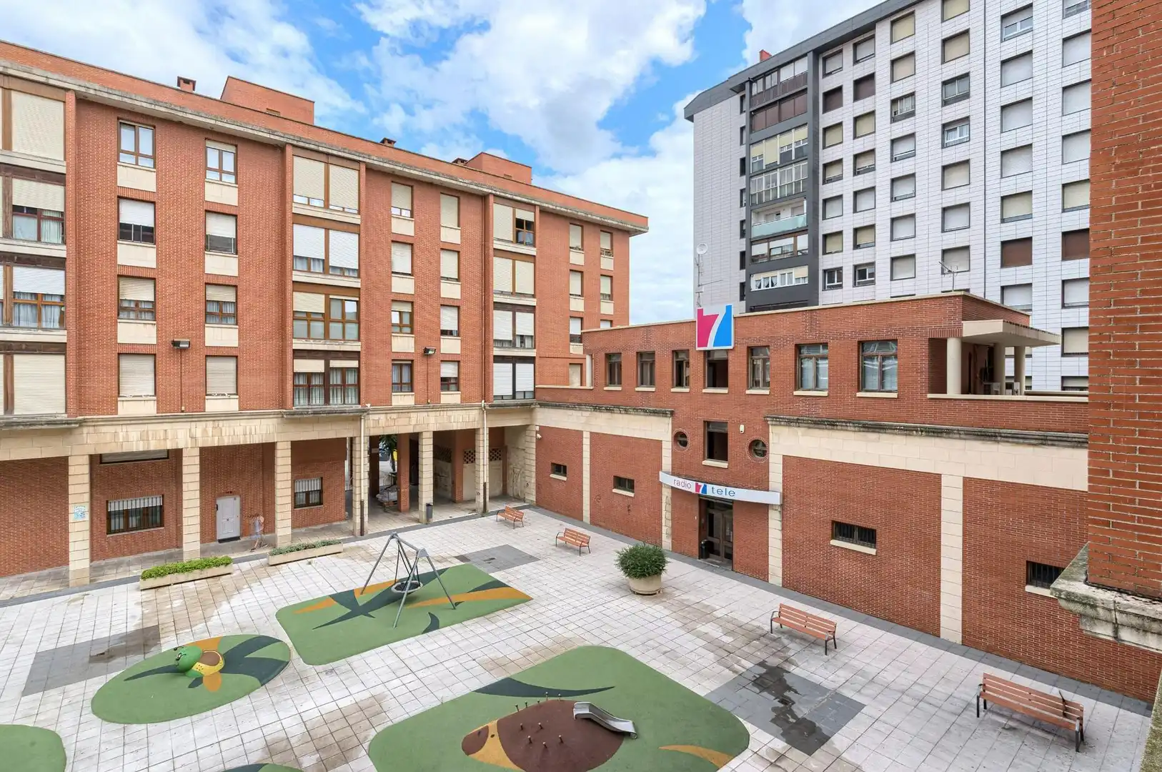 Vista exterior de Apartamento en venta en Barakaldo  con Calefacción, Trastero y Amueblado
