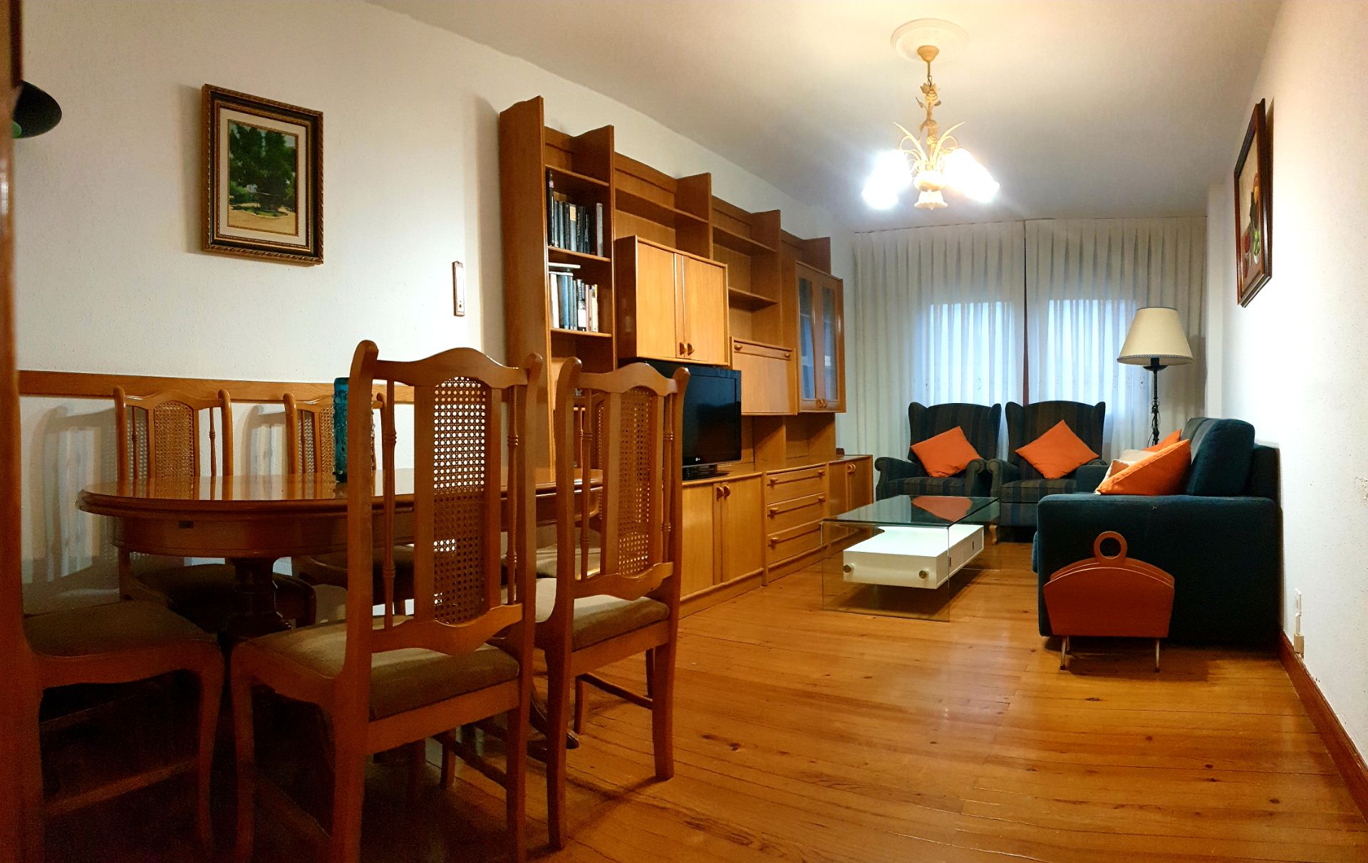 Sala d'estar de Pis en venda en Bilbao  amb Calefacció, Parquet i Moblat