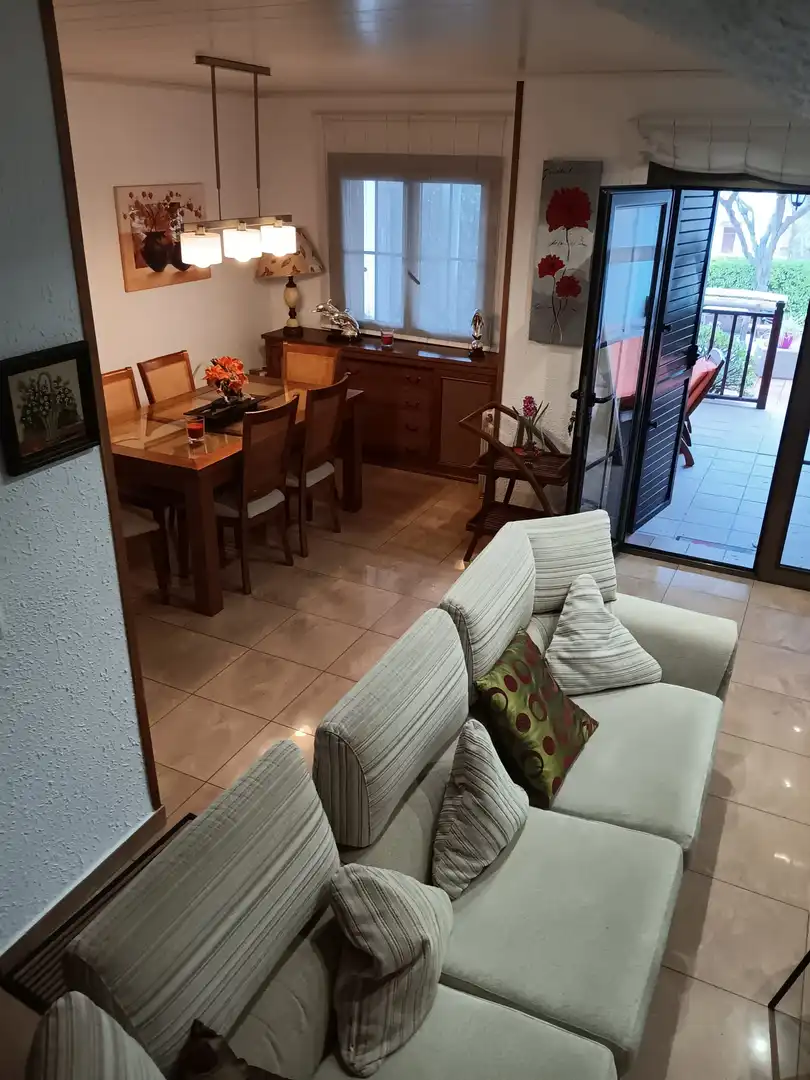 Casa o xalet de lloguer a Avinguda del Rosselló, Torre Valentina - Mas Vilar de La Mutxada - Treumal