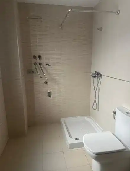Bathroom of Apartments for sale in Granada  with Heating