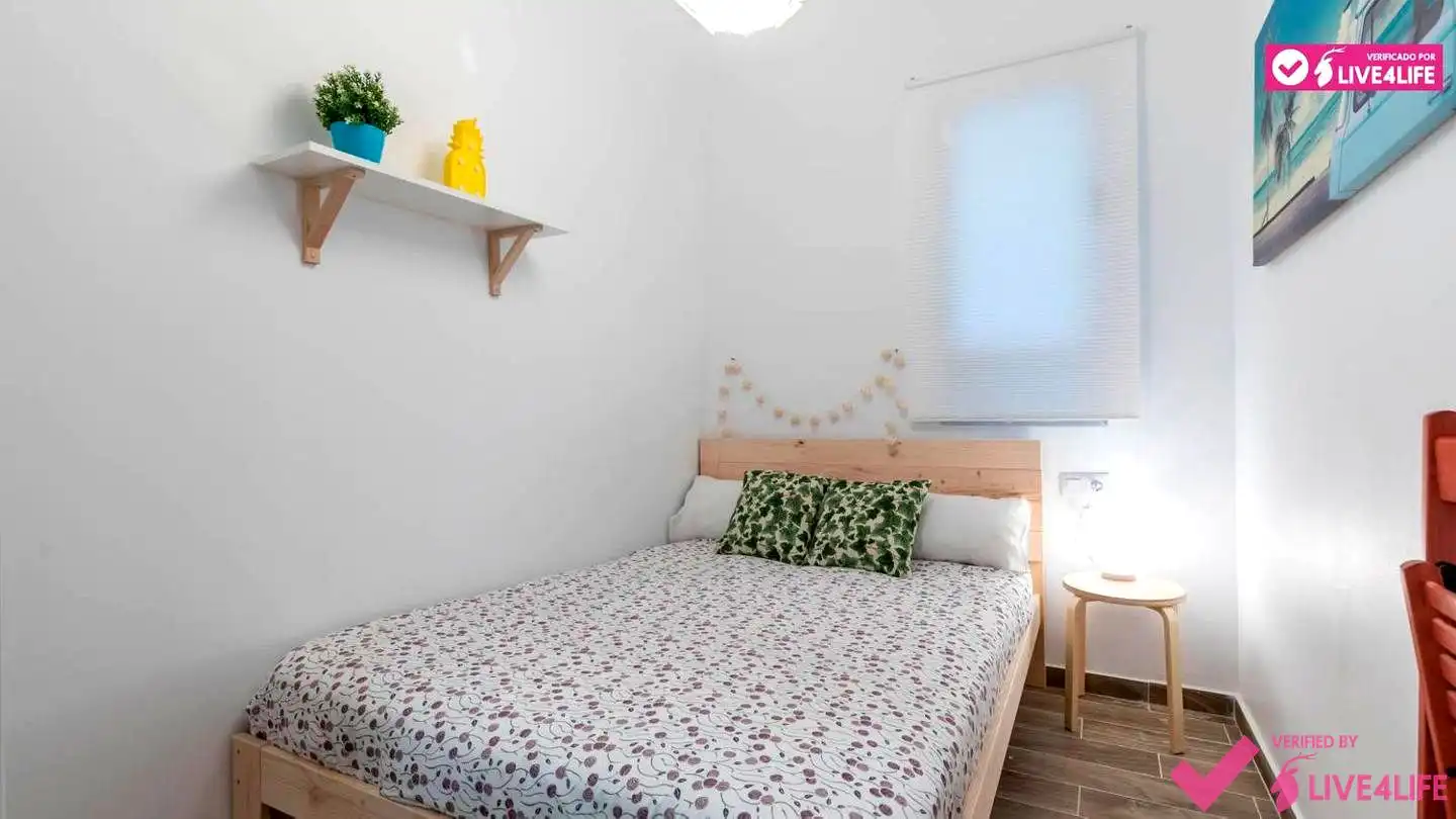 Bedroom of Apartments for rent in Valencia  with Air Conditioner, Parquet flooring and Furnished