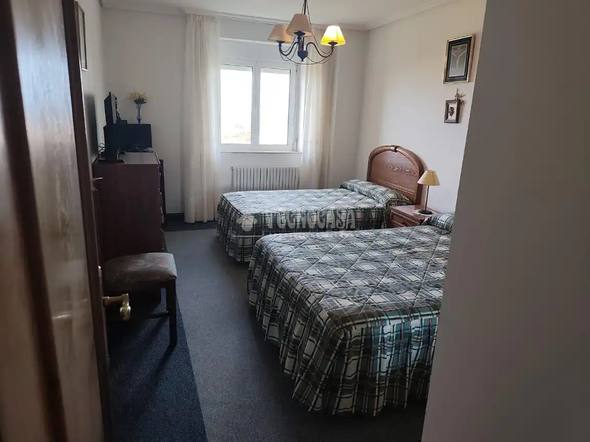 Habitación de Casa adosada en venta en Suances con Calefacción, Jardín privado y Trastero