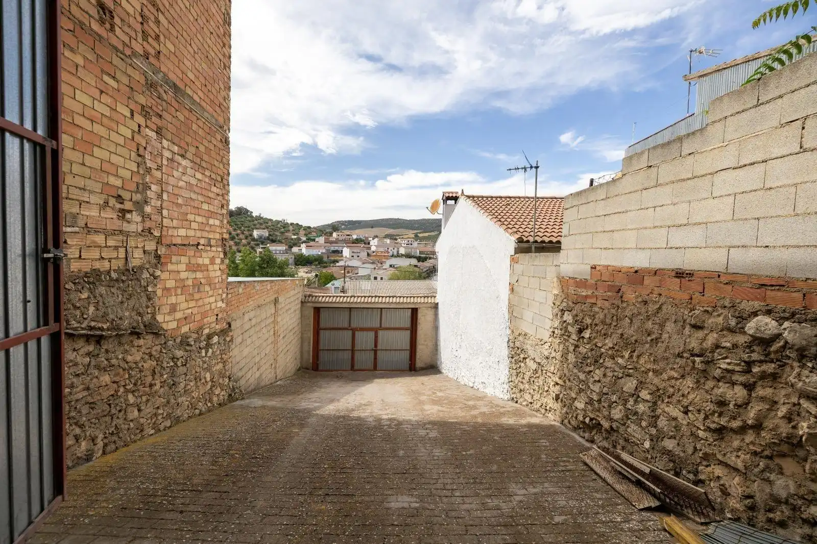Vista exterior de Casa o chalet en venta en Benalúa de las Villas con Terraza