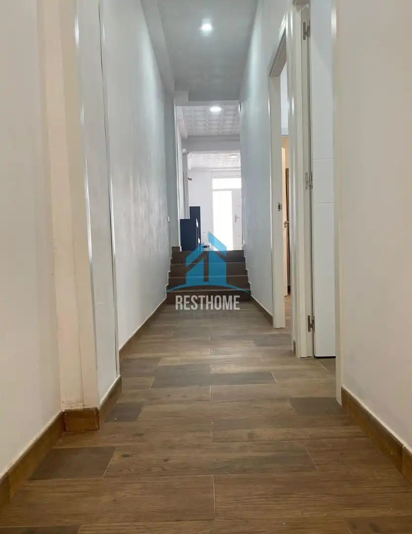 Ground floor for sale in Valencia  with Air Conditioner and Terrace