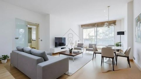 Piso de 4 habitaciones y 2 baños con 2 pk