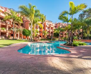 Vista exterior de Planta baixa en venda en Marbella amb Aire condicionat, Terrassa i Piscina