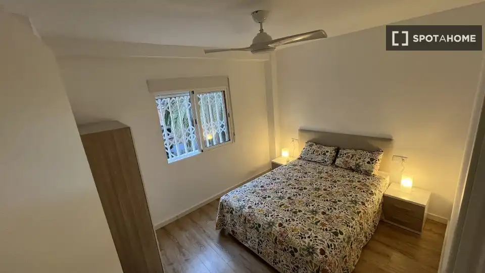 Bedroom of Flat for rent in Valencia  with Air Conditioner, Heating and Furnished