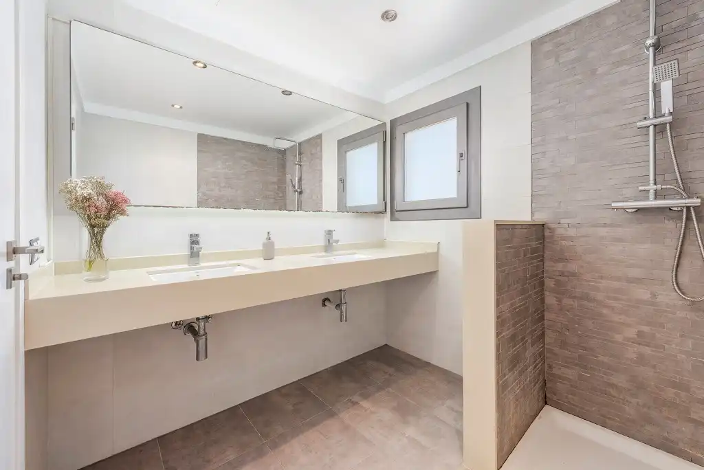 Bathroom of Attic for sale in Alcúdia  with Air Conditioner, Terrace and Storage room
